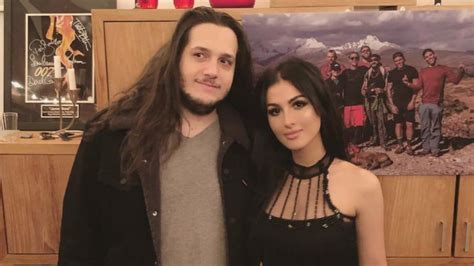 sssniperwolf boyfriends|SSSniperWolf confirms breakup with Evan Sausage。